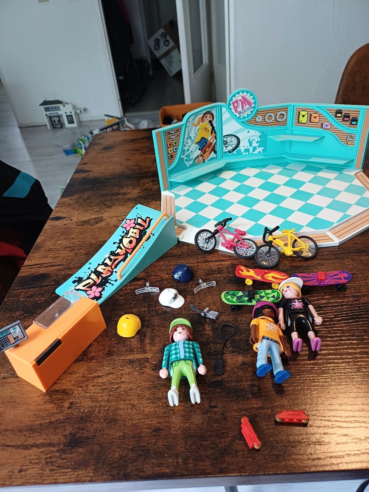 Playmobil set Fiets en skate winkel 9402, Complete set, Overige typen, Ophalen of Verzenden, Zo goed als nieuw