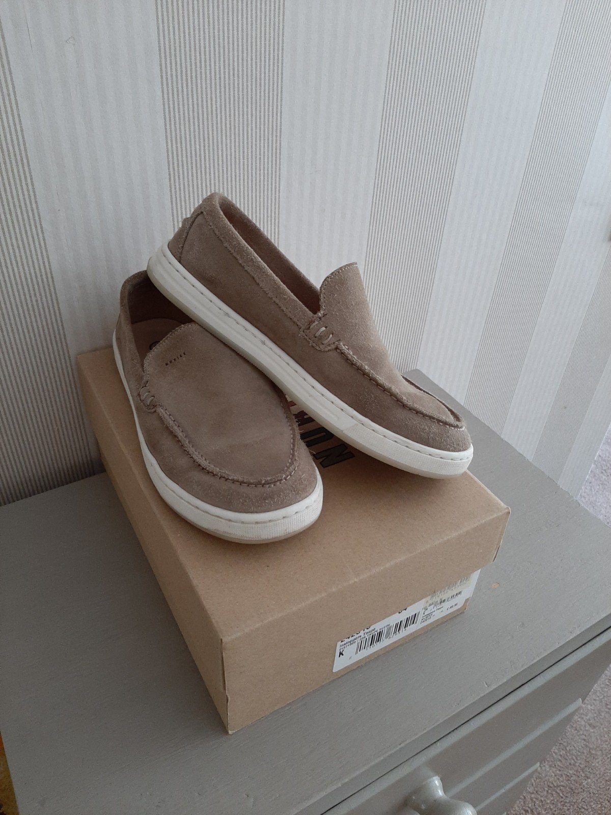 Prachtige Nubikk Jiro loafers instappers taupe maat 34., Nubikk, Schoenen, Ophalen of Verzenden, Zo goed als nieuw