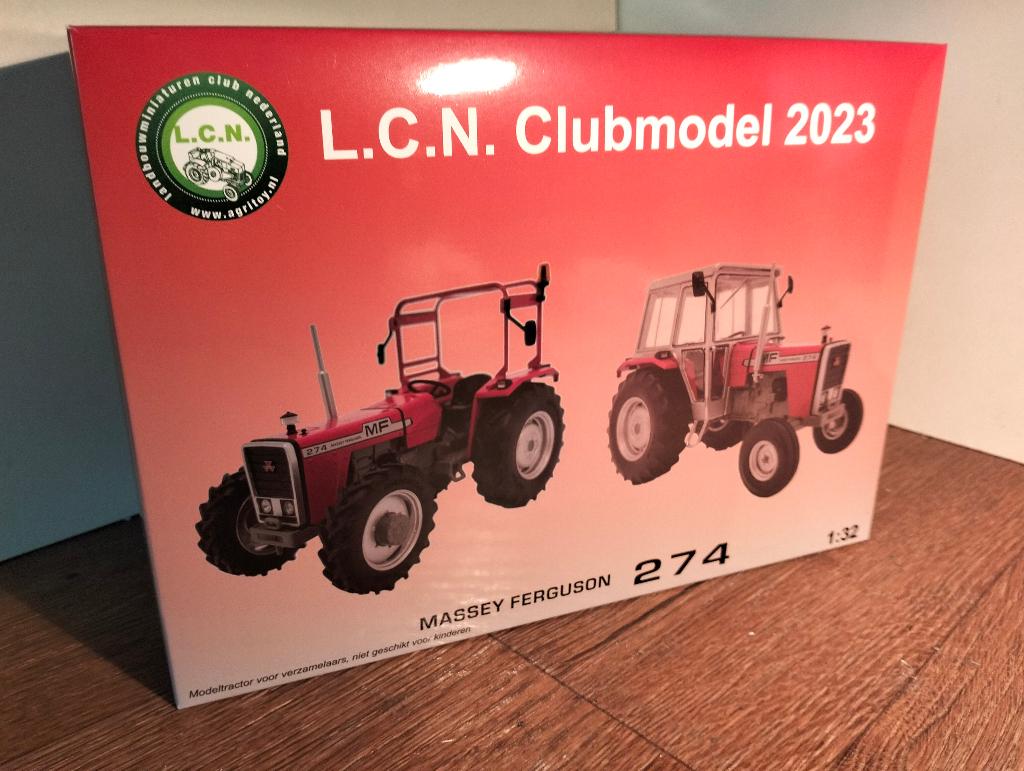Te koop Massey Ferguson 274 4-WD LCN 2023 Clubmodel., Ophalen of Verzenden, Zo goed als nieuw, Tractor of Landbouw, Overige merken
