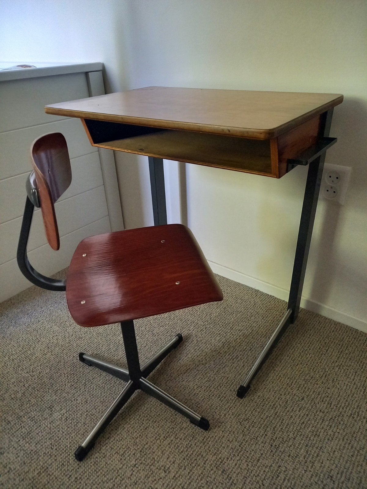 Bureau met stoel kind, Kinderen en Baby's, Kinderkamer | Tafels en Stoelen, Ophalen, Gebruikt, Tafel(s) en Stoel(en)