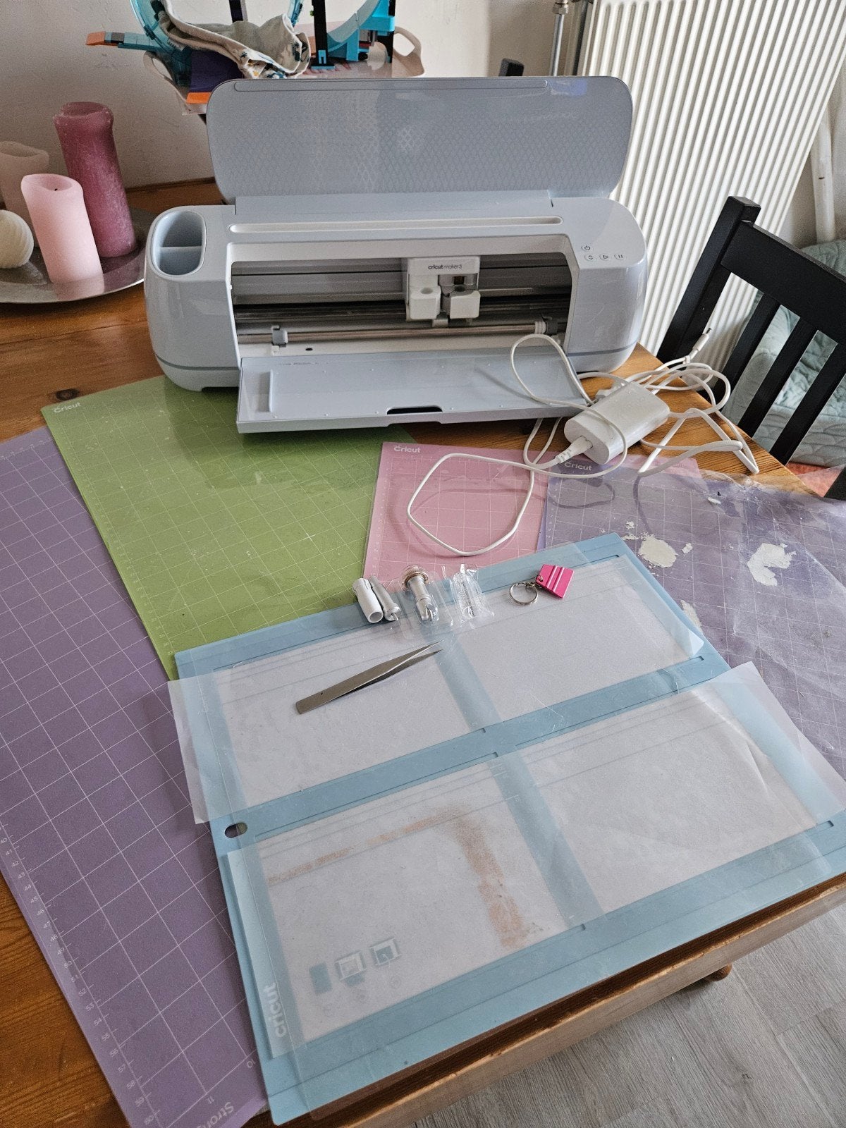 Cricut Maker 3 met accessoires en snijmatten, Ophalen, Geschikt voor karton, Overige thema's, Zo goed als nieuw