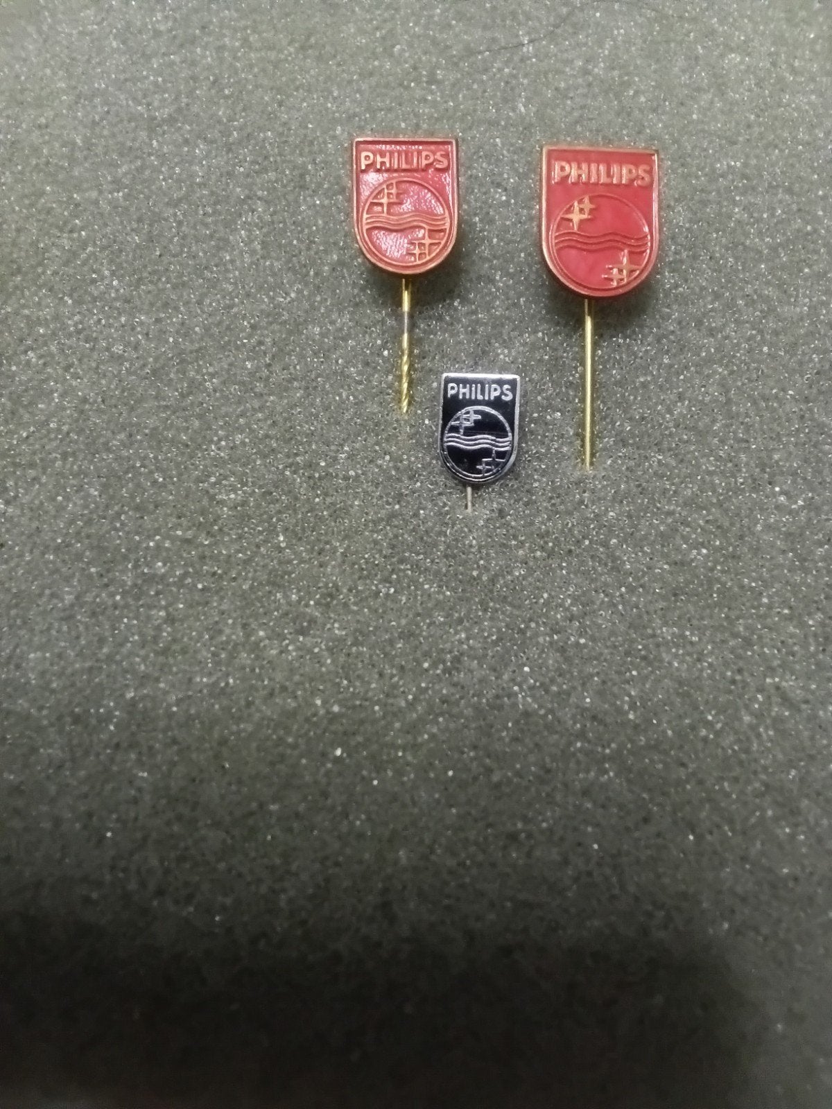 3 verschillende speldjes van het Electromerk "" PHILIPS"", Ophalen of Verzenden, Merk