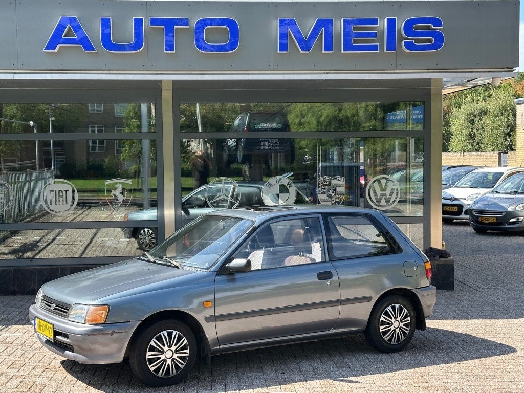 Toyota STARLET 1.3i Automaat Trekhaak Panorama NAP-Autopas N, Auto's, Gebruikt, 4 cilinders, Starlet, 400 kg