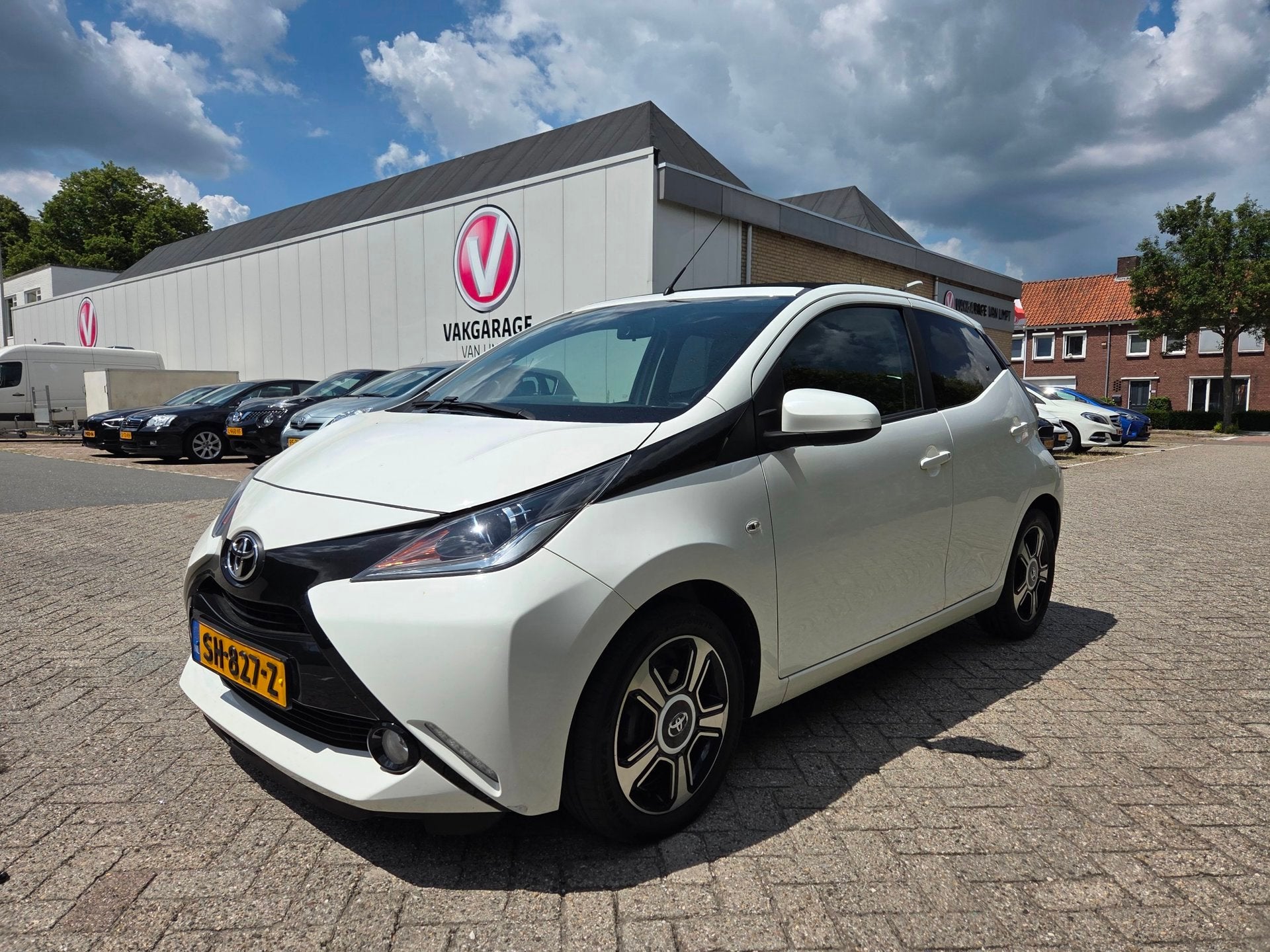 Toyota Aygo 1.0 VVT-i x-pose Automaat | Climate controle | C, Gebruikt, Euro 6, 4 stoelen, Leder en Stof