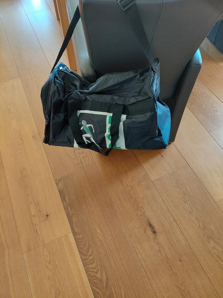 Zwarte sporttas met opdruk, Ophalen of Verzenden