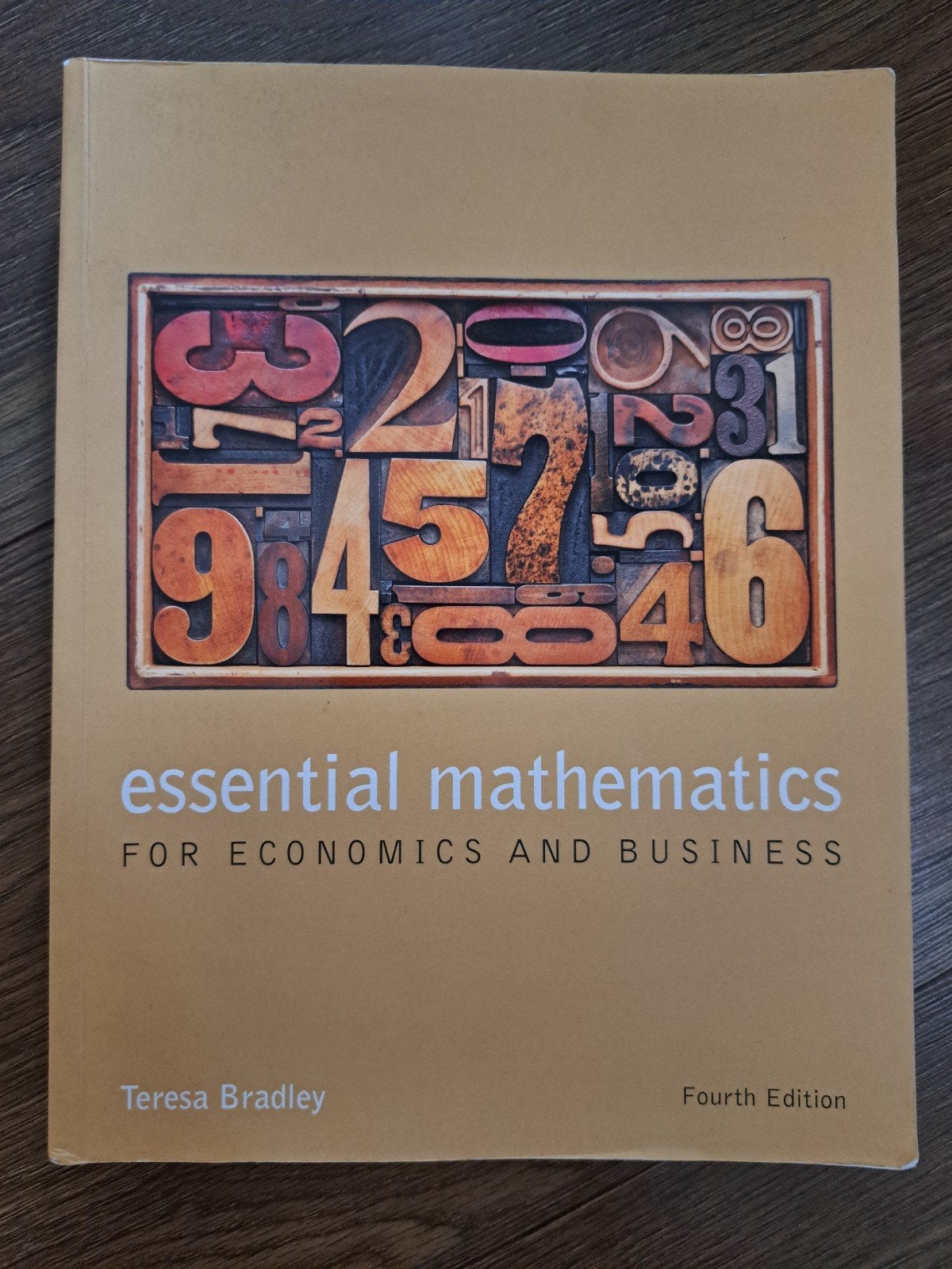 Essential mathematics 4e editie, Ophalen of Verzenden, Beta, Zo goed als nieuw, WO