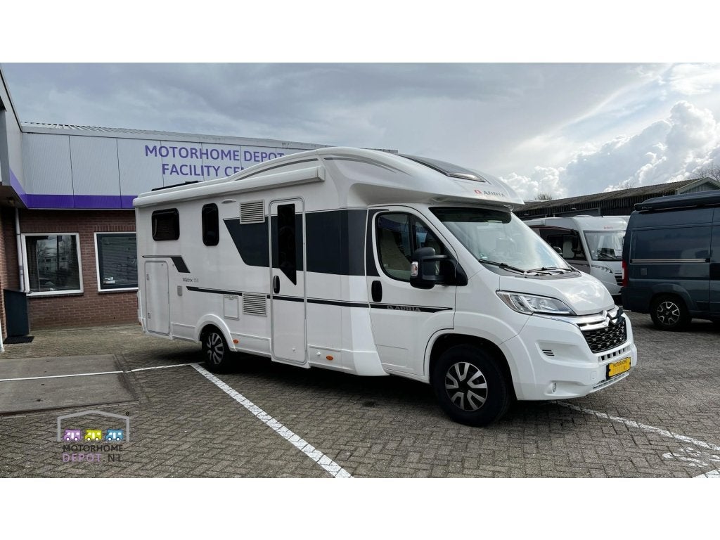 Adria Matrix M 670 SL Lengte-en Hefbed, Caravans en Kamperen, Campers, 7 tot 8 meter, Adria, 7 tot 8 meter, Cassettetoilet