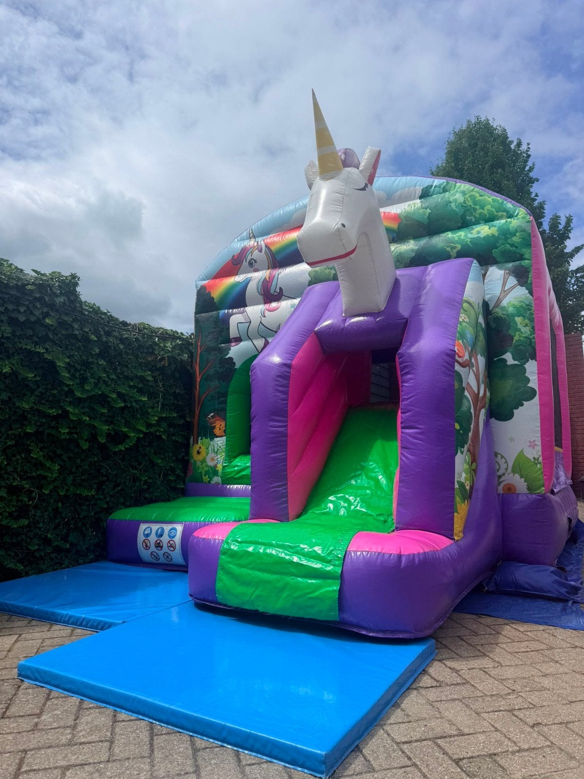 Unicorn springkussen met glijbaan te huur, Ophalen, Gebruikt