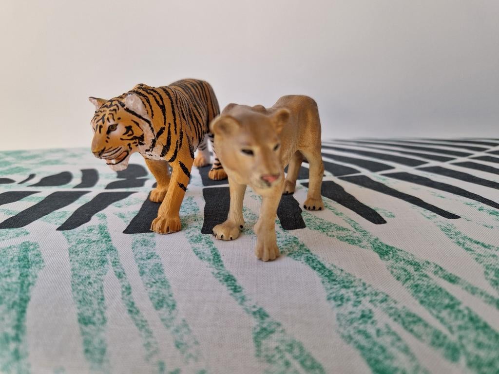Schleich tijger en leeuwin, Ophalen of Verzenden, Zo goed als nieuw, Wild dier, Beeldje of Figuurtje