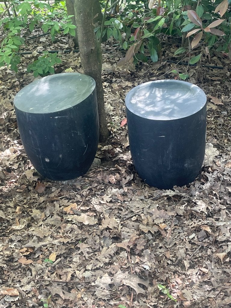 Twee donkere, robuuste krukken, Ophalen, Zo goed als nieuw, Hout