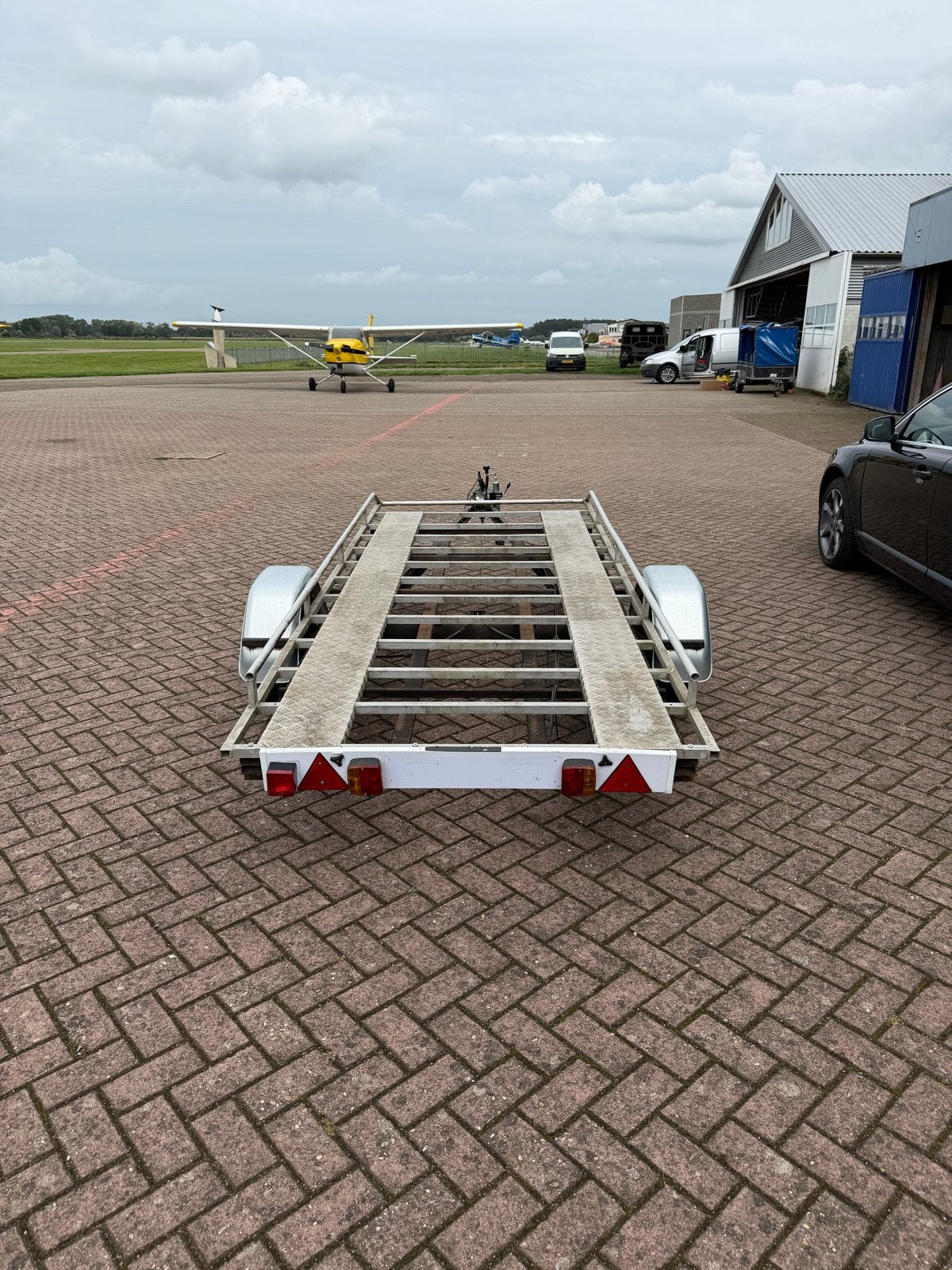 Autoambulance / Trailer - Max. laadlengte 3,35 meter, Ophalen, Gebruikt