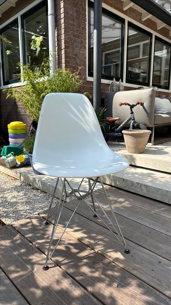 Eames - 8 witte stoelen by Vitra, Ophalen, Gebruikt, Wit, Design