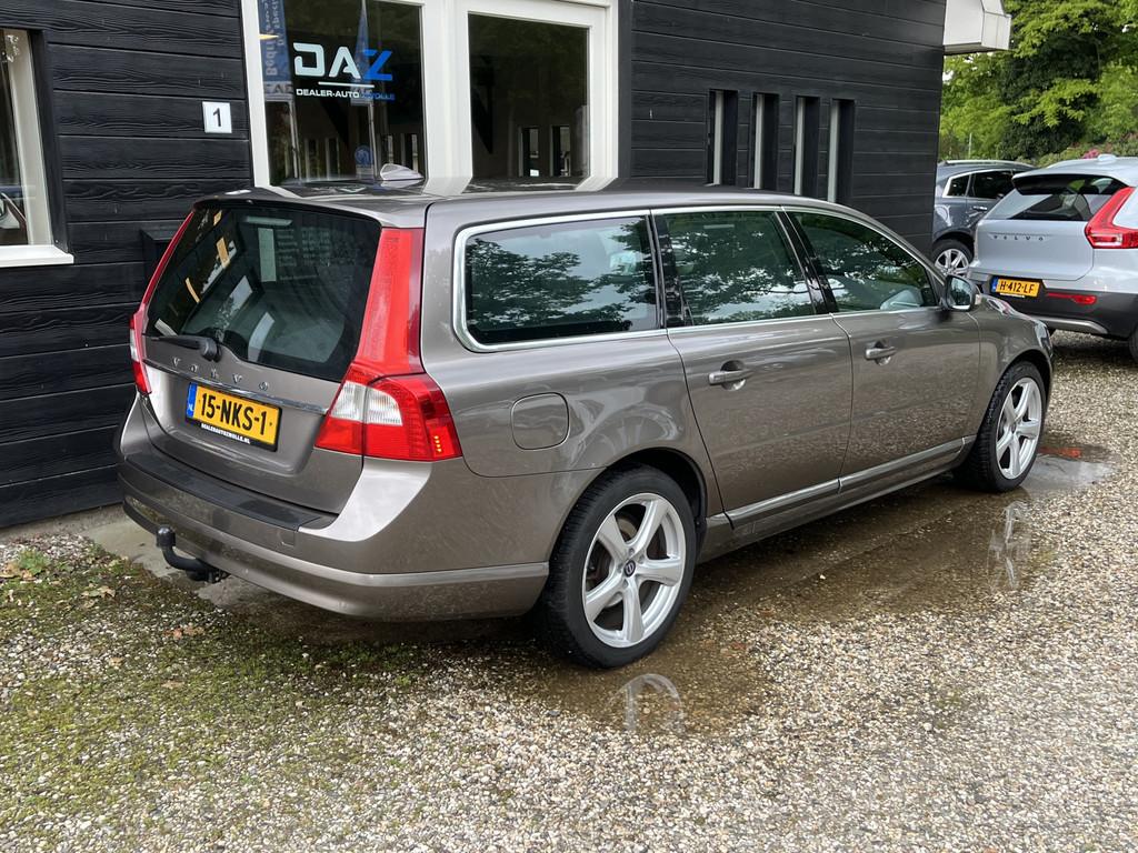 Volvo V70 2.0T Momentum Aut/Ecc/Leer/Navi/Trekhaak, Euro 5, 4 cilinders, 1558 kg, 93 €/maand