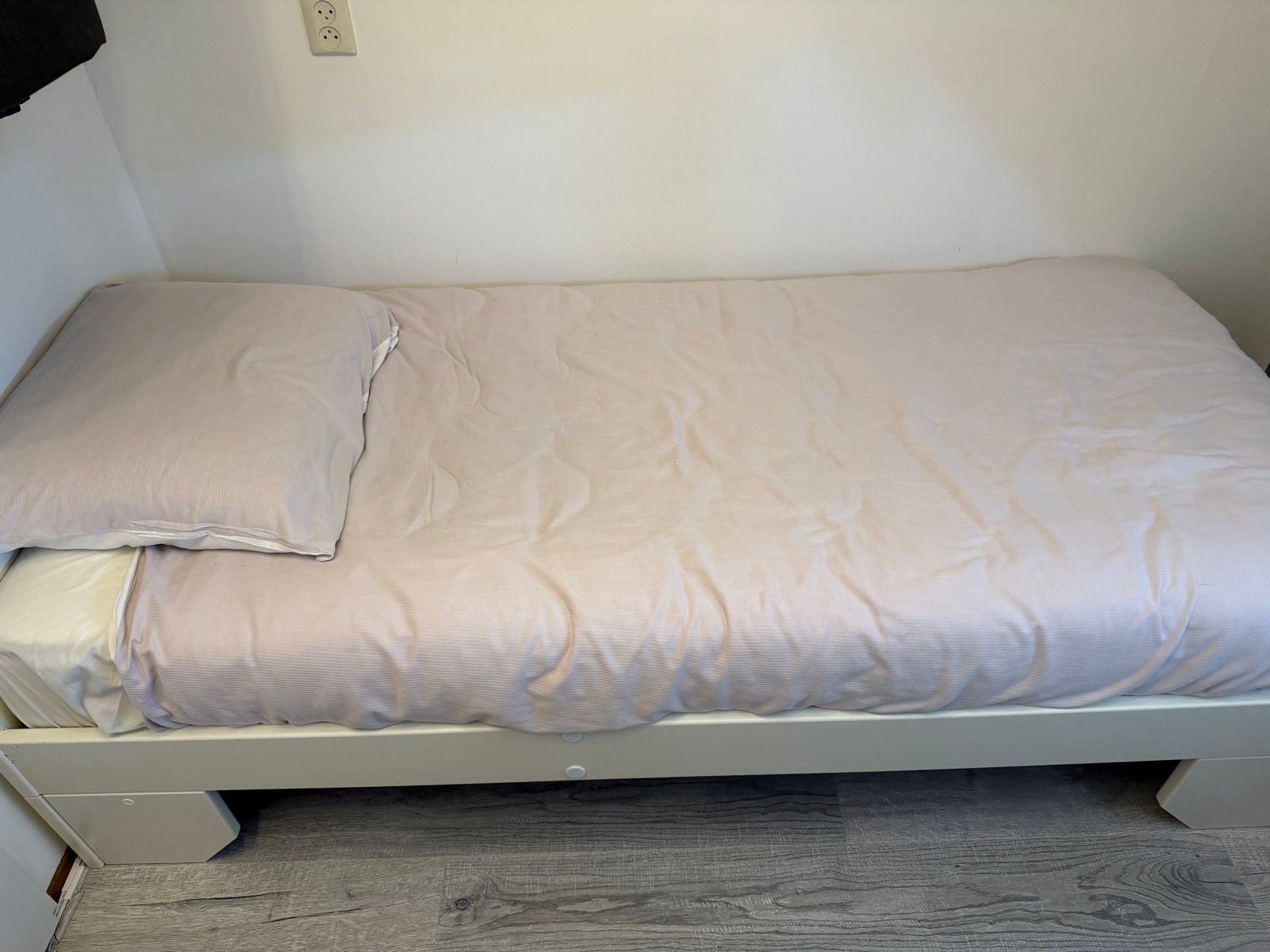 Eenpersoonsbed 200x100 cm met nieuw Swiss Sense matras, Ophalen, 100 cm, Eenpersoons, Zo goed als nieuw