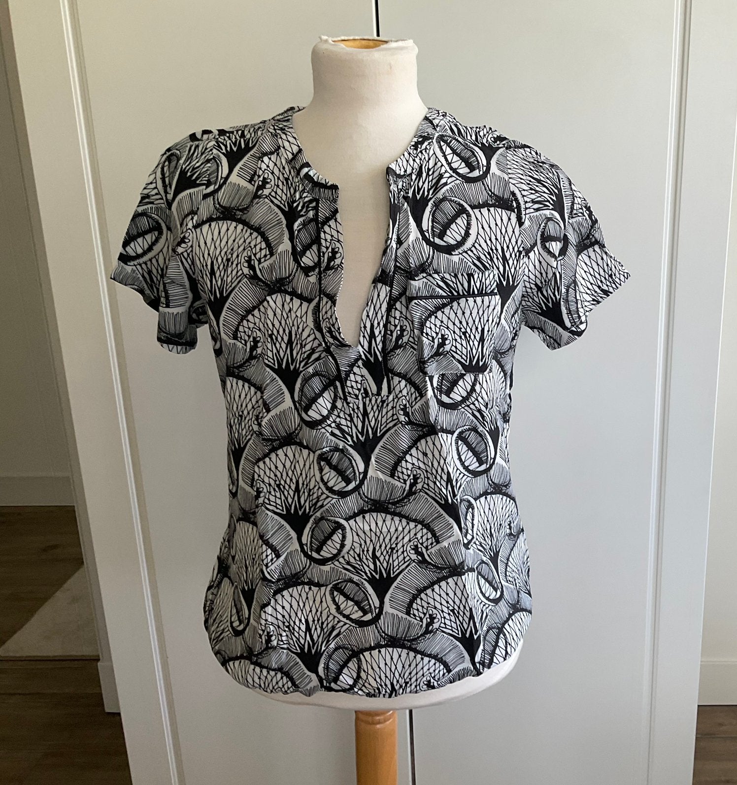 Blouse Didi maat L zwart/wit, Kleding | Dames, Blouses en Tunieken, Ophalen of Verzenden, Zo goed als nieuw, Maat 38/40 (M), Zwart