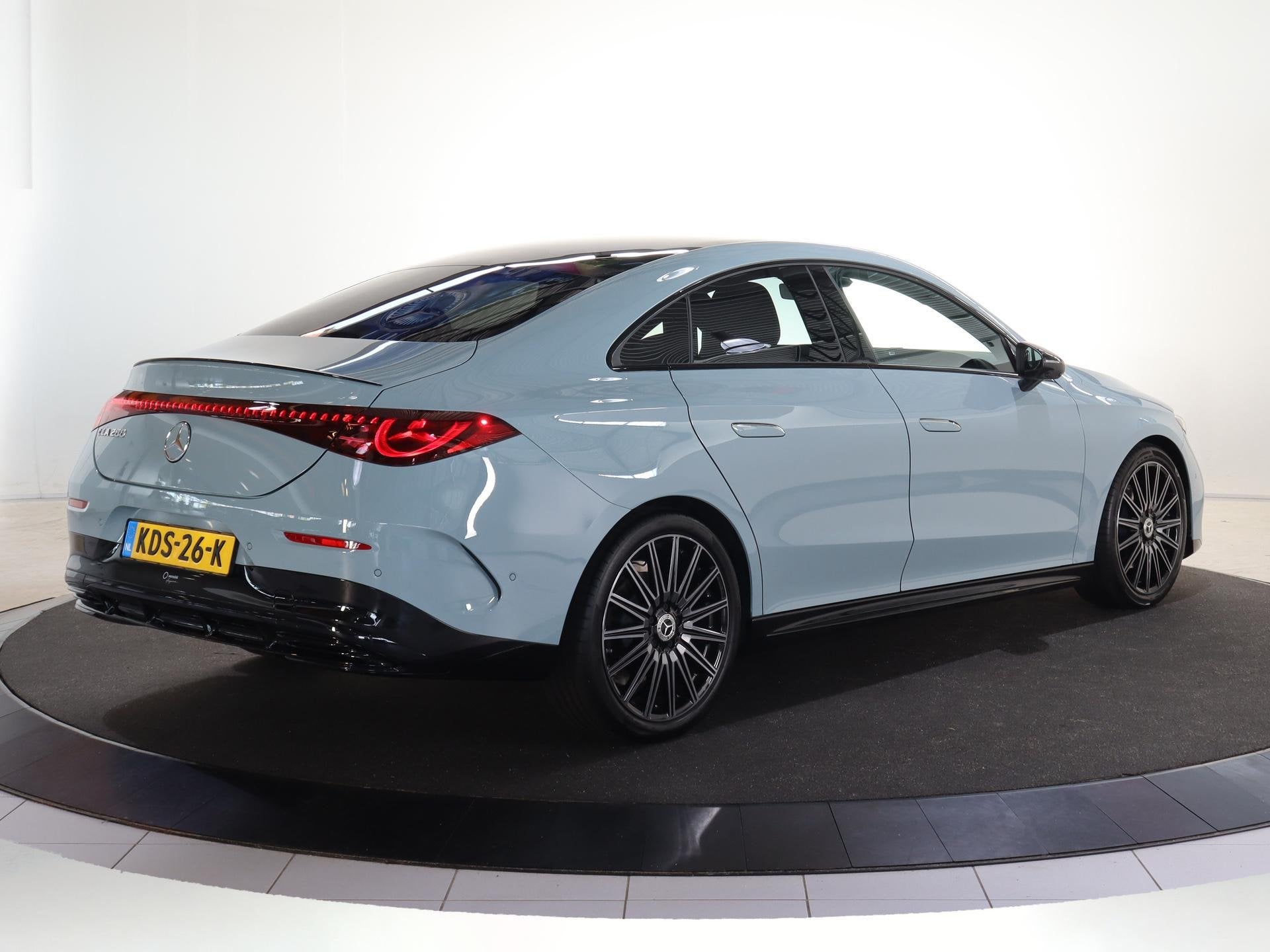 Mercedes-Benz CLA-Klasse 200 AMG Line Business Solution AMG, Stof, 4 cilinders, Blauw, 163 pk