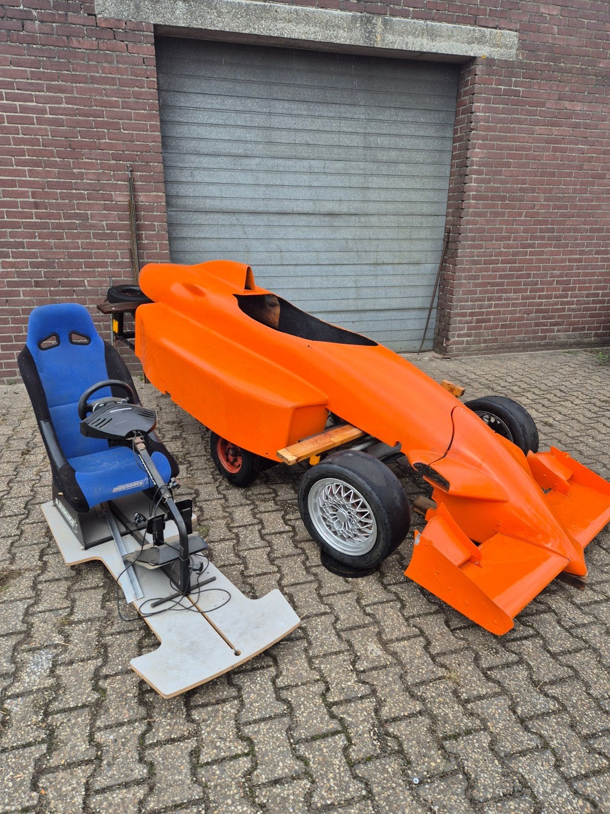 Formule 1 Simulator met Playseat en racestuur, Ophalen of Verzenden, Gebruikt