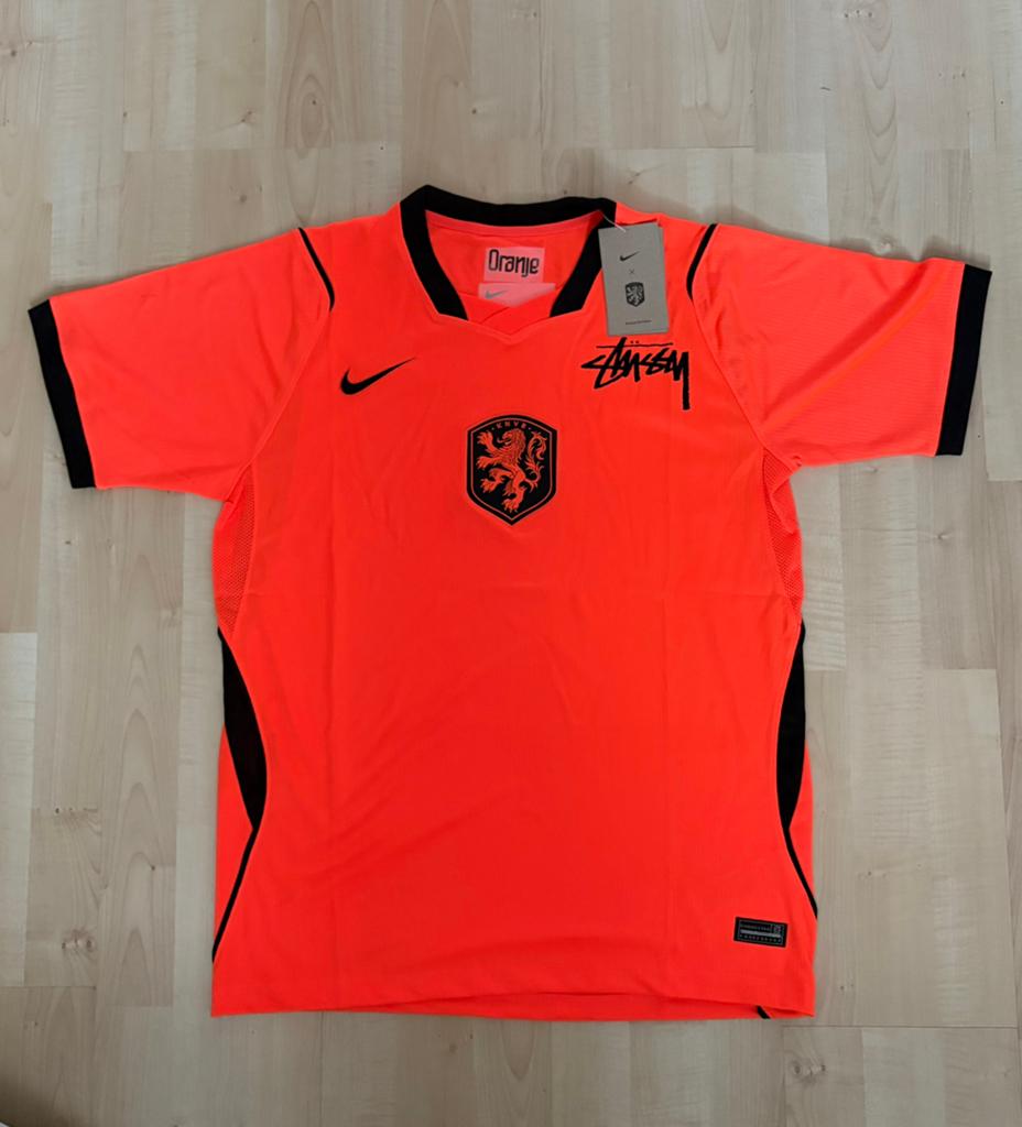 WK Nederlands elftal voetbalshirt maat M x Stussy, Maat M, Ophalen of Verzenden, Zo goed als nieuw, Shirt