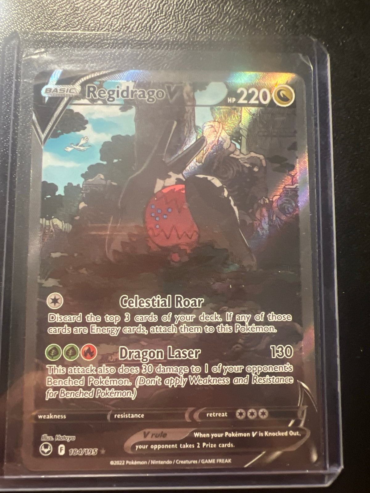 Regidrago V Full Art Pokémon Kaart 184/195, Ophalen of Verzenden, Zo goed als nieuw, Losse kaart, Foil