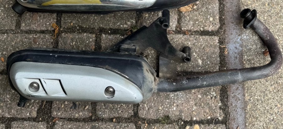 Piaggio / vespa 2 takt 50cc uitlaat, Motoren, Ophalen of Verzenden