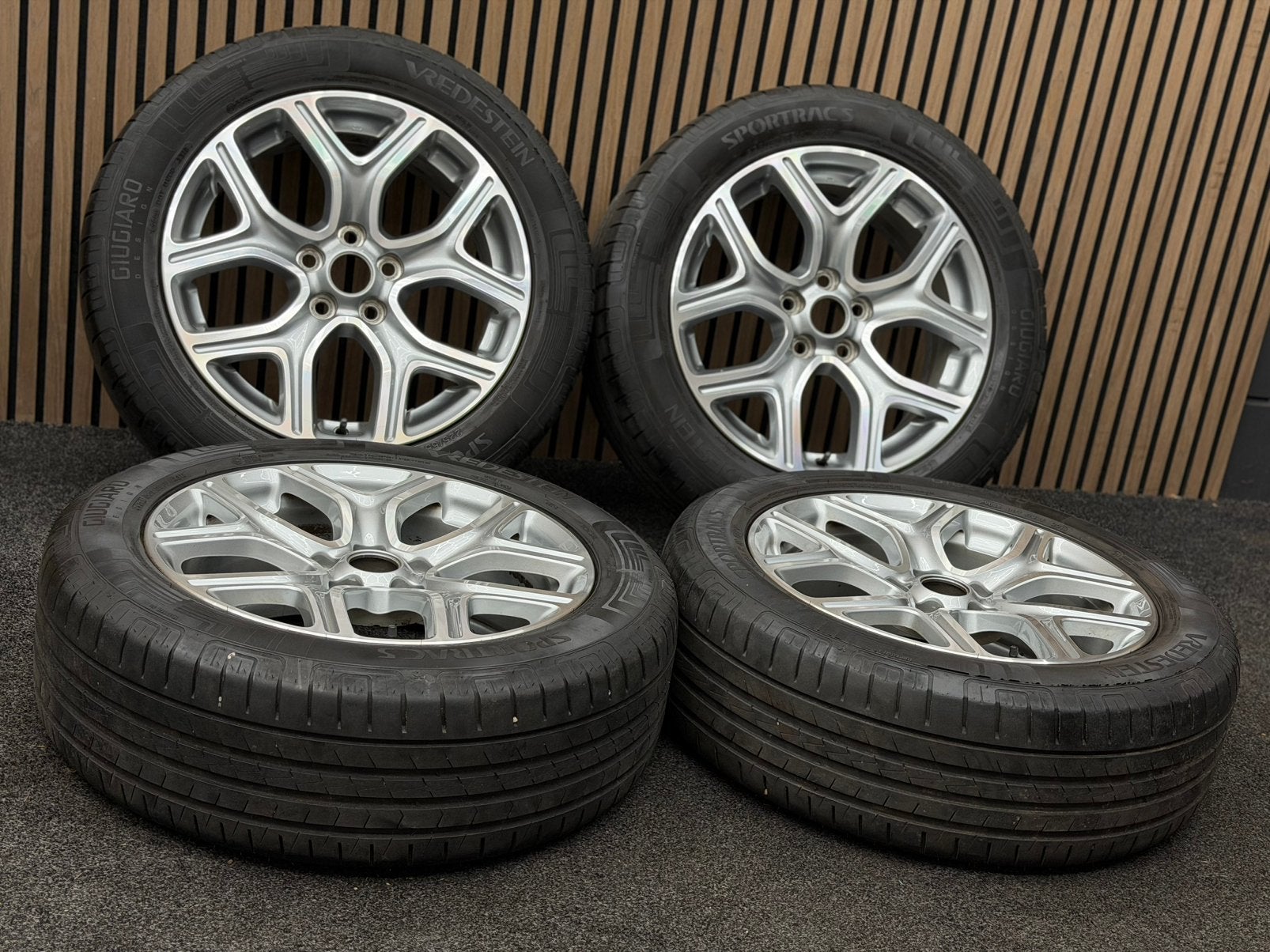 Originele 18 inch Mitsubishi Outlander 5x114.3 Vredestein, Auto-onderdelen, Banden en Velgen, Ophalen, 18 inch, ., Banden en Velgen