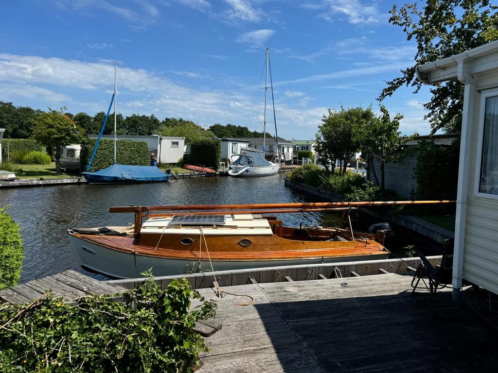 Houten zeiljacht met buitenboordmotor, Watersport en Boten, Kajuitzeilboten en Zeiljachten, Ophalen, Gebruikt, Hout, Benzine