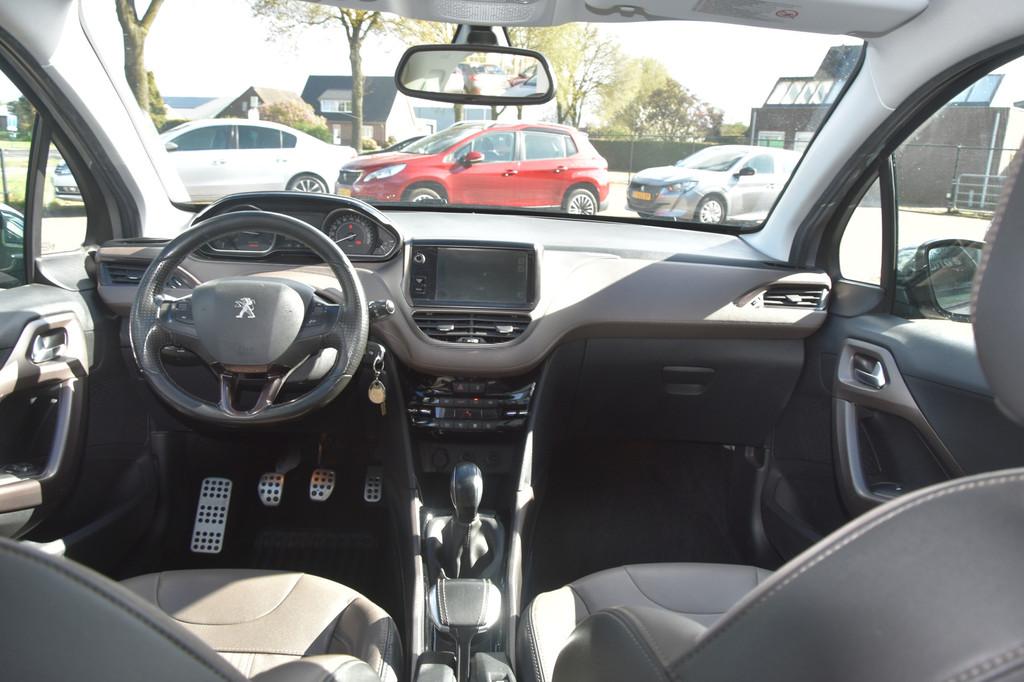 Peugeot 2008 1.6 VTi Féline ORG NL! Panorama dak., Voorwielaandrijving, Euro 5, Gebruikt, 4 cilinders