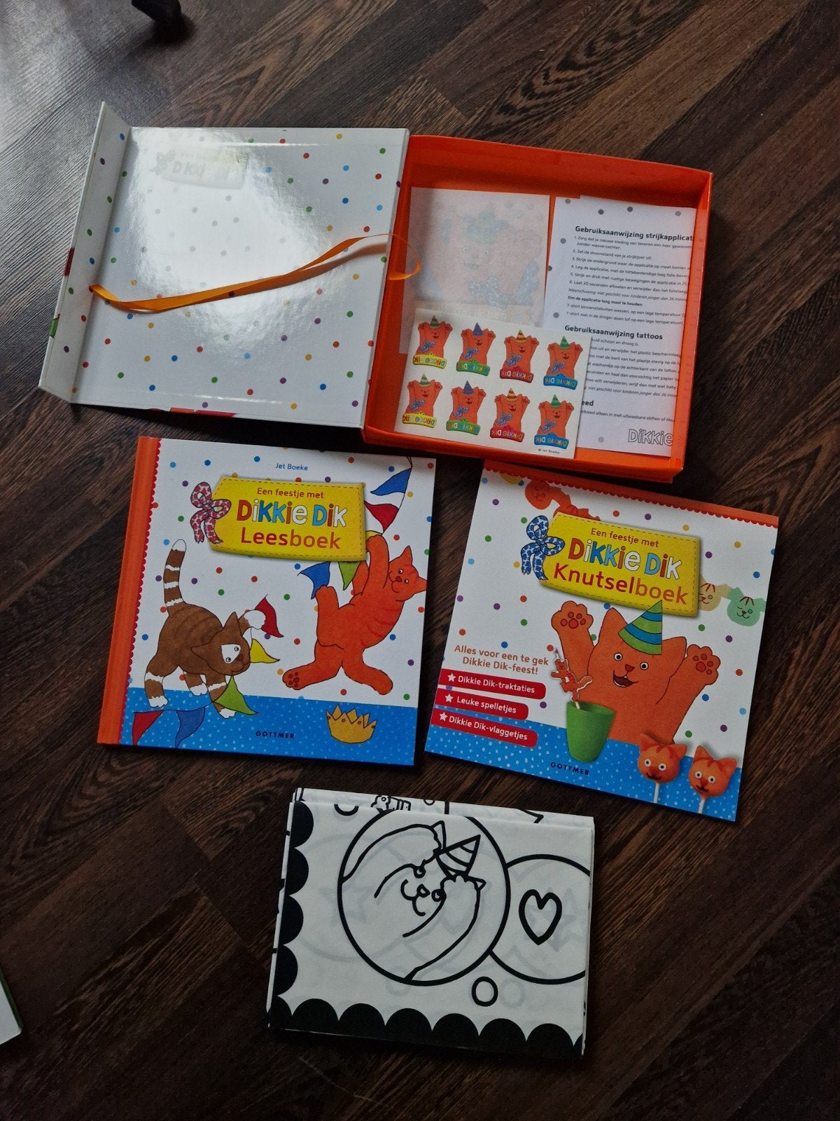 Dikkie Dik Feestpakket: Leesboek, Knutselboek & Meer!, Jet Boeke, Ophalen of Verzenden, Zo goed als nieuw, 2 tot 3 jaar