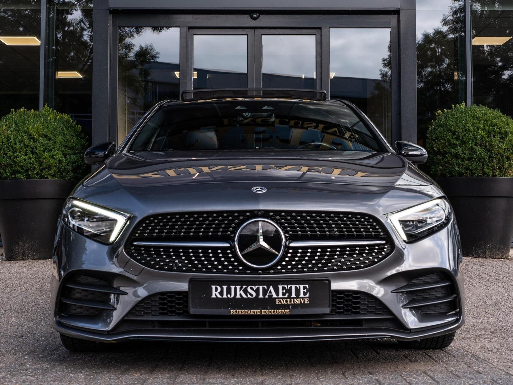 Mercedes A-klasse A180 AMG Limousine|PANO|360°CAMERA|ACC|NA, 136 pk, 4 cilinders, Met garantie (alle), Origineel Nederlands