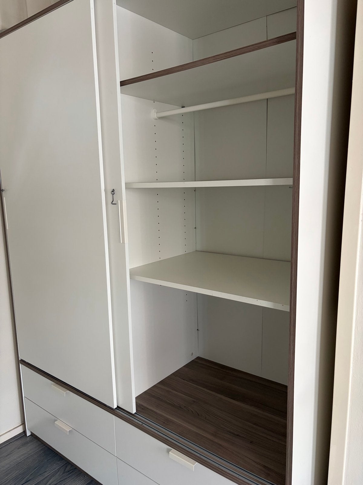 Kledingkast met schuifdeuren en lades, Ophalen, Gebruikt, 100 tot 150 cm, 200 cm of meer