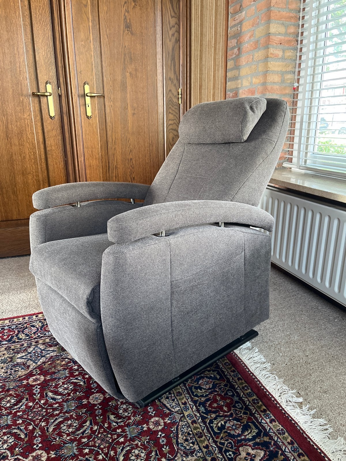 Comfortabele relaxfauteuil met sta-op functie, Ophalen, Zo goed als nieuw, Stof, 75 tot 100 cm