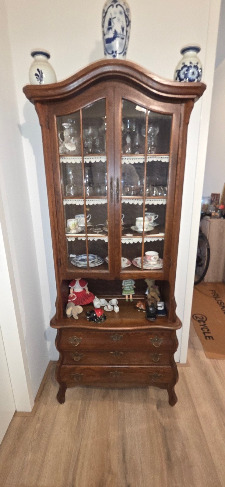 Vitrine buikkastje vintage/ Antiek., Huis en Inrichting, Ophalen, Gebruikt, Met deur(en), 50 tot 100 cm