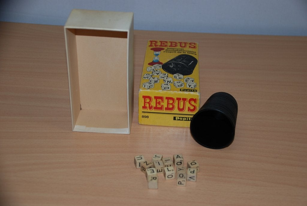 Rebus.            Retro.               In ook retro doosje., Ophalen of Verzenden, Nieuw