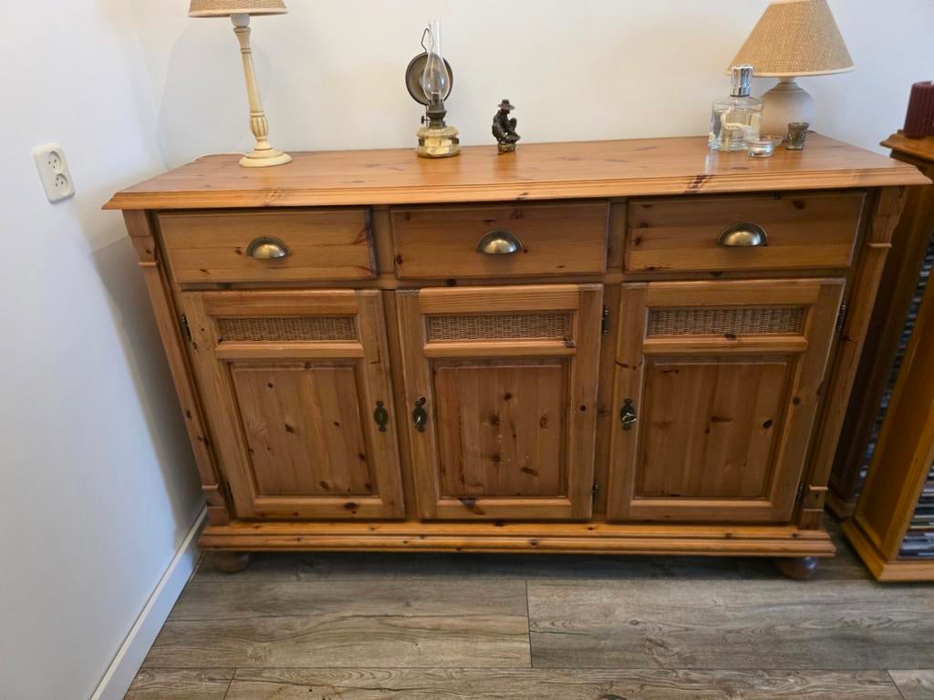Super leuk dressoir hout met rotan ., Ophalen, Gebruikt, 25 tot 50 cm