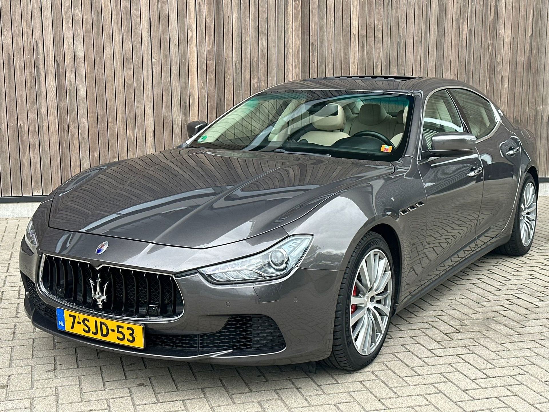 Maserati Ghibli 3.0 V6 D | Full Options | Lage KM |, Auto's, Maserati, Euro 5, Achterwielaandrijving, Gebruikt, Beige