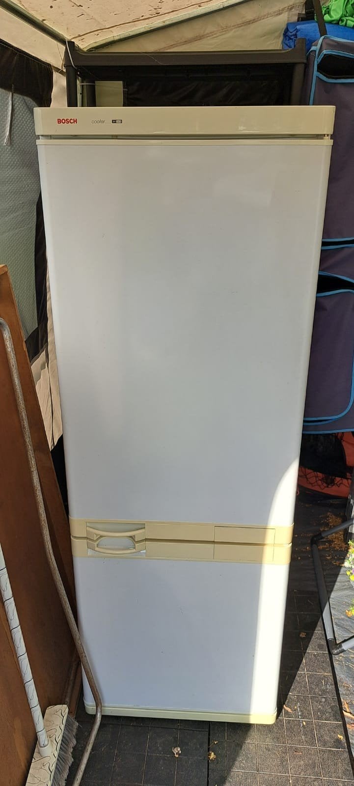 koelkast + vriezer bosch ophalen RCN Zeewolde, Ophalen, Gebruikt, 200 liter of meer, Met aparte vriezer