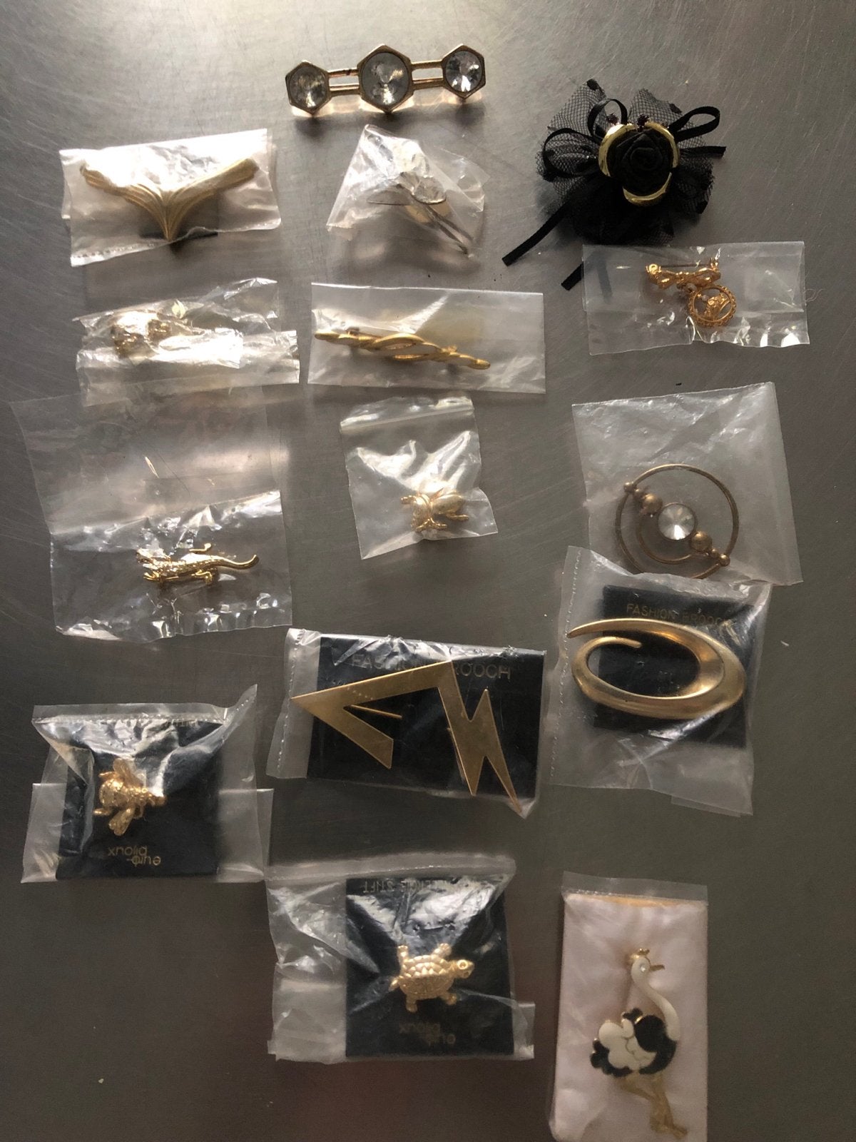 15 Diverse Broches - Nieuw in Verpakking, Met kristal, Overige materialen, Minder dan 4 cm, Nieuw