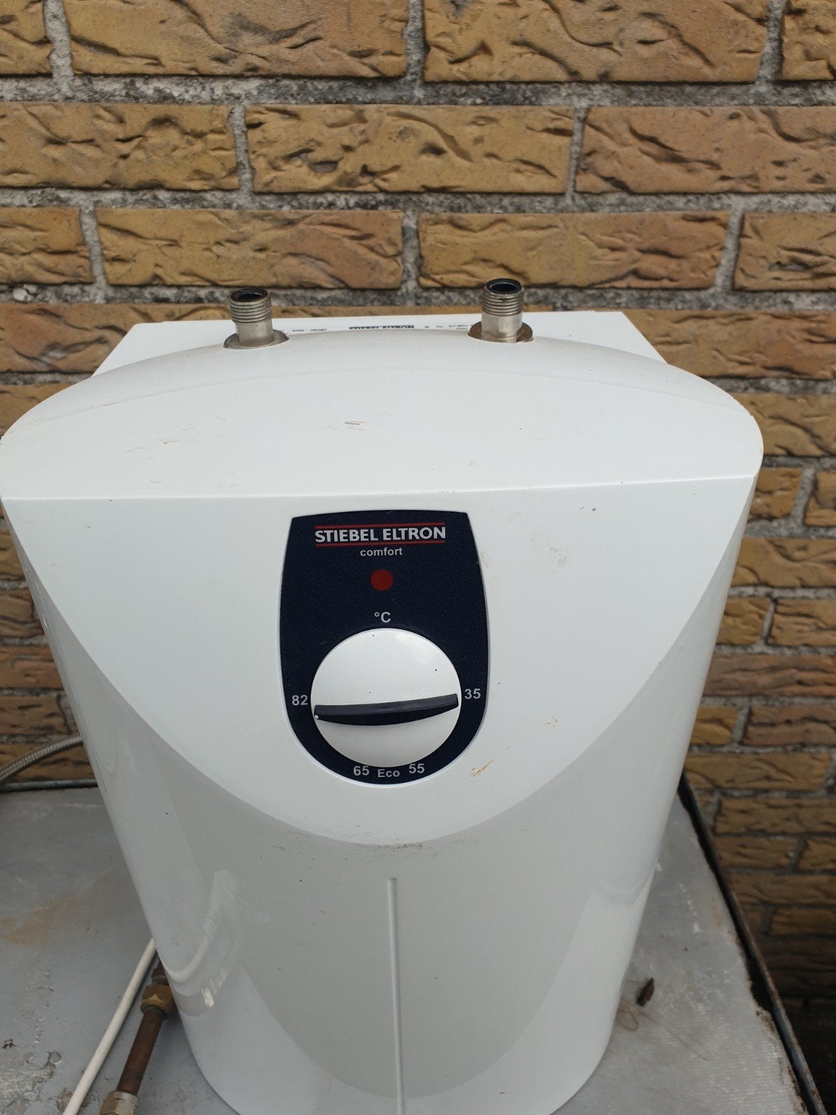 heet water boiler compleet met 2 bevestiging slangen en kraa, Minder dan 20 liter, Boiler, Ophalen of Verzenden, Minder dan 3 jaar oud