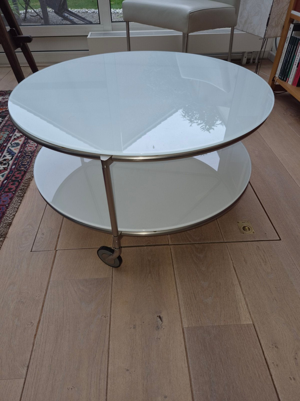 Moderne ronde salontafel met wielen, Huis en Inrichting, Ophalen, 50 – 75, Gebruikt, 50 tot 100 cm