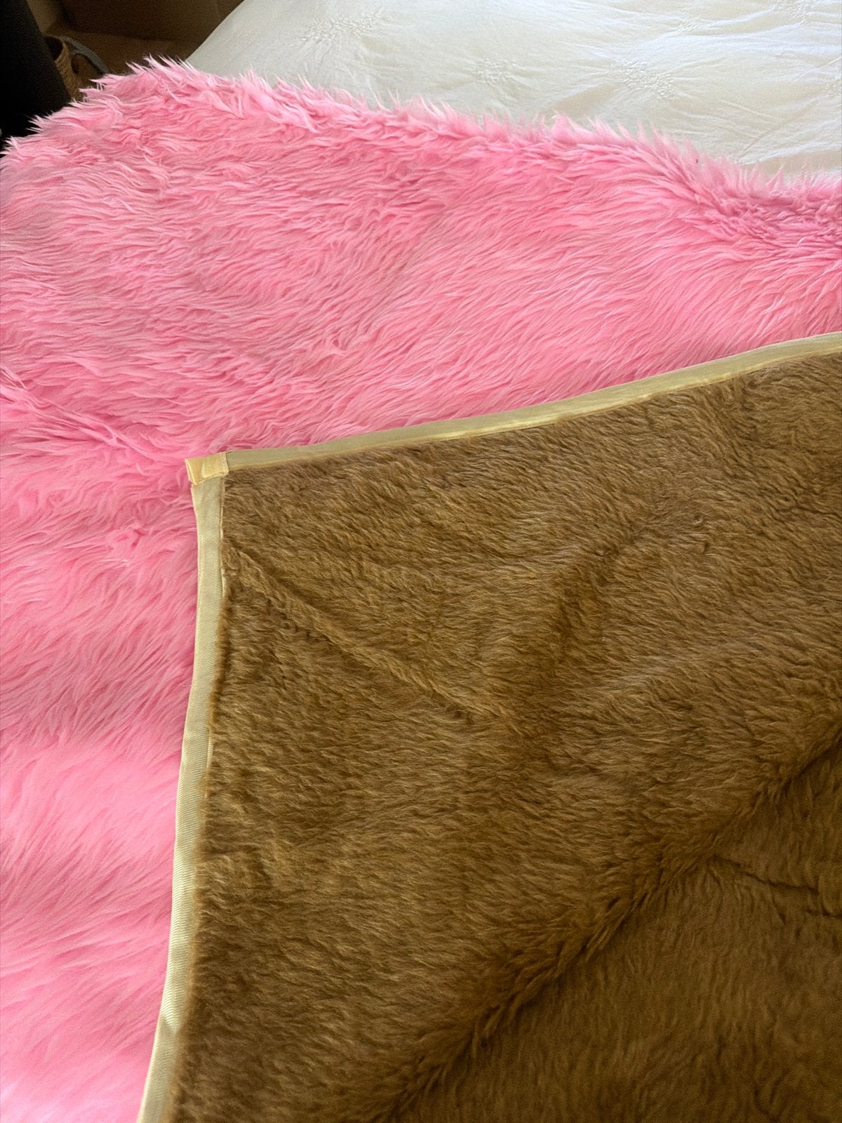 Roze pluizig kleed /deken- Zacht en decoratief. Nieuw zpk, Bruin, Zo goed als nieuw, Rechthoekig, 50 tot 100 cm