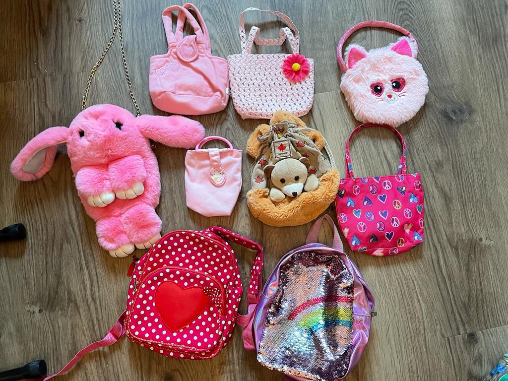 Veel kinder(rug)tasjes 1nieuwe uit Canada,1nieuw roze konijn, Ophalen, Zo goed als nieuw