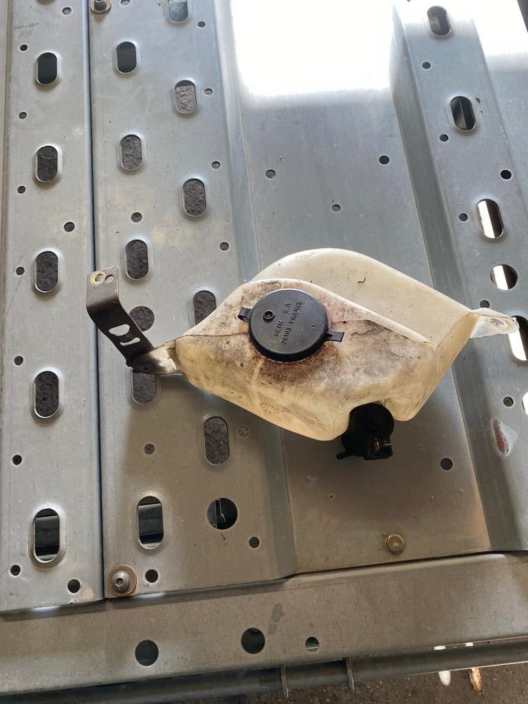 Peugeot 205 Ruitensproeier Tank met Pomp, Auto-onderdelen, Overige Auto-onderdelen, Ophalen of Verzenden, Gebruikt, Peugeot