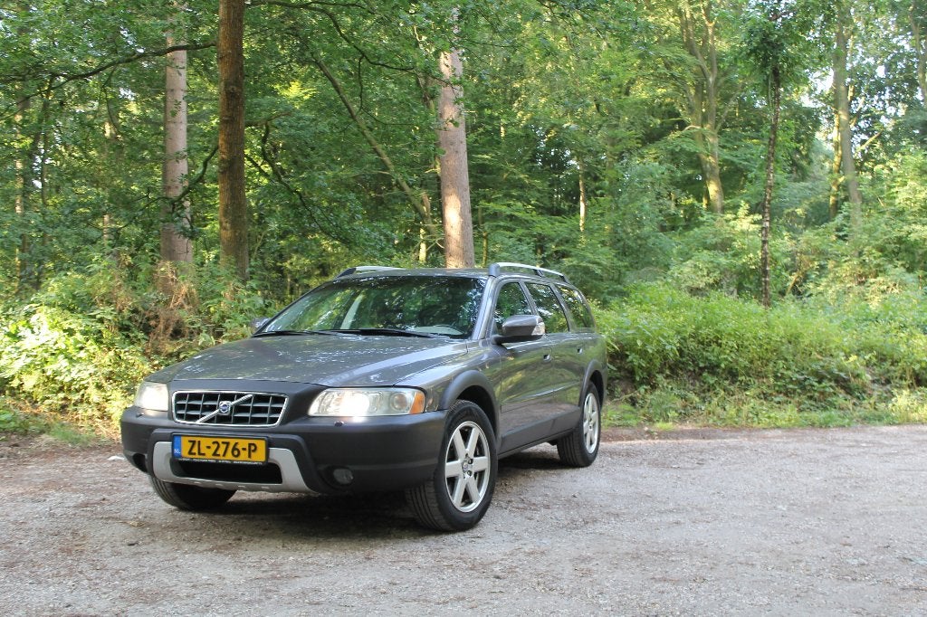 Volvo XC70 2.5 T AWD Geartronic 2008 Bruin, Auto's, Volvo, Automaat, Stoelverwarming, 1800 kg, Bruin