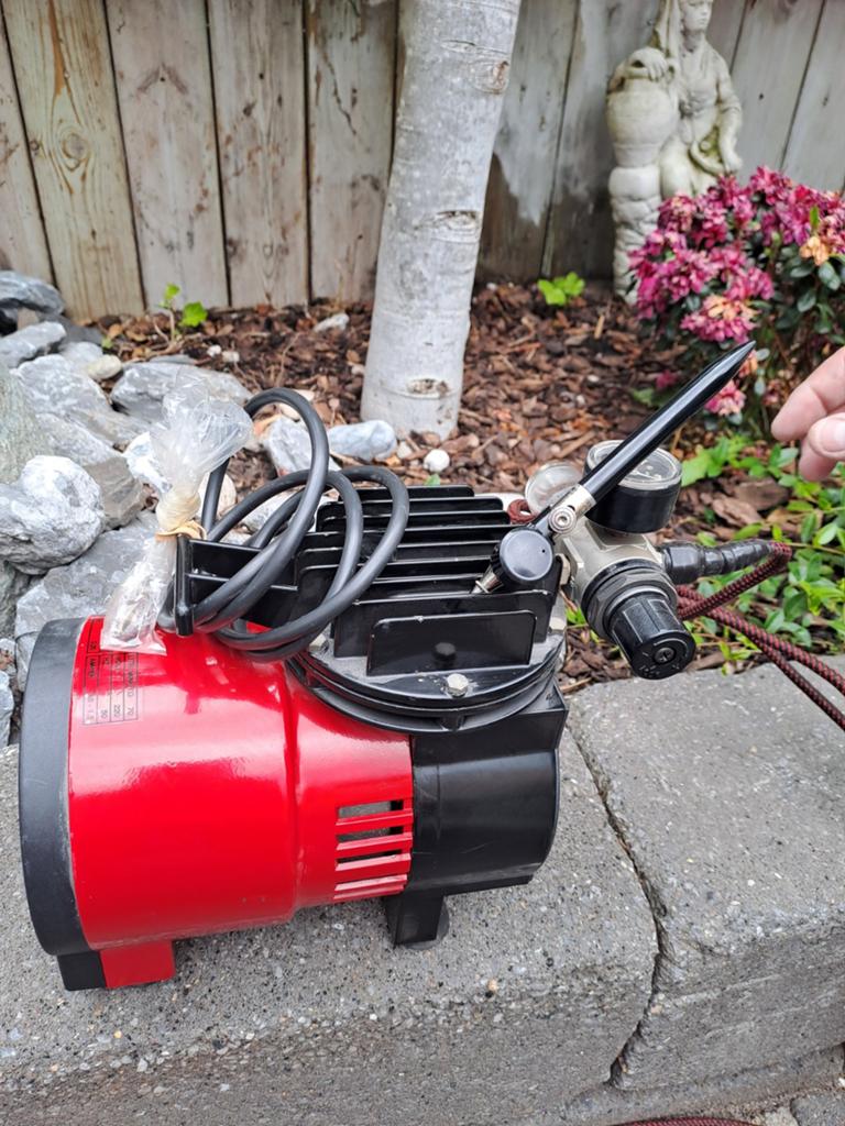 Airbrush compressor met Aerograph Sprite spuitpistool, Ophalen
