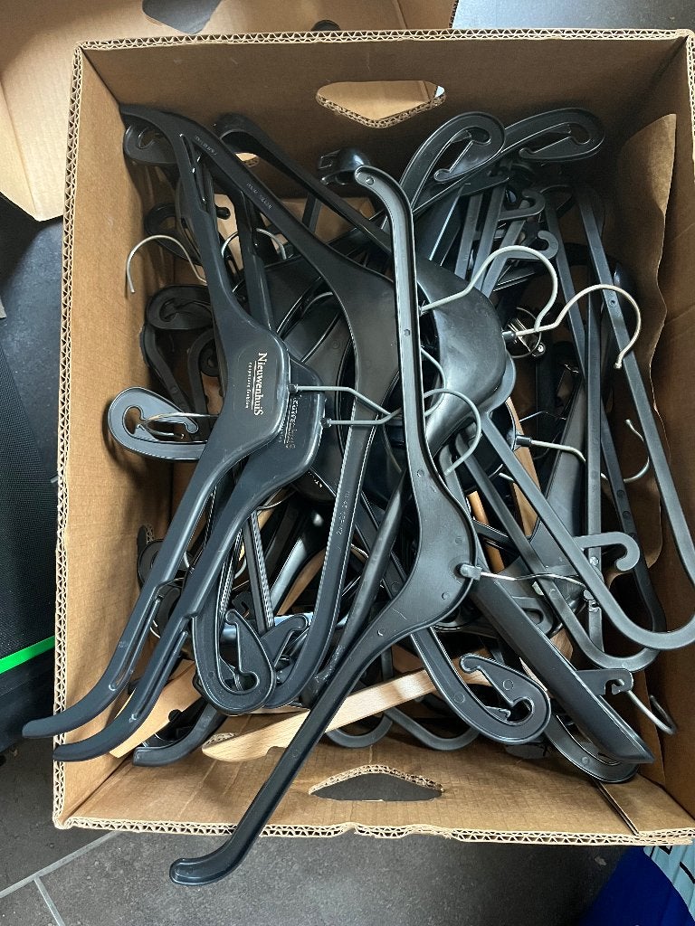 Gratis kledinghangers, Ophalen of Verzenden, Gebruikt, Kunststof