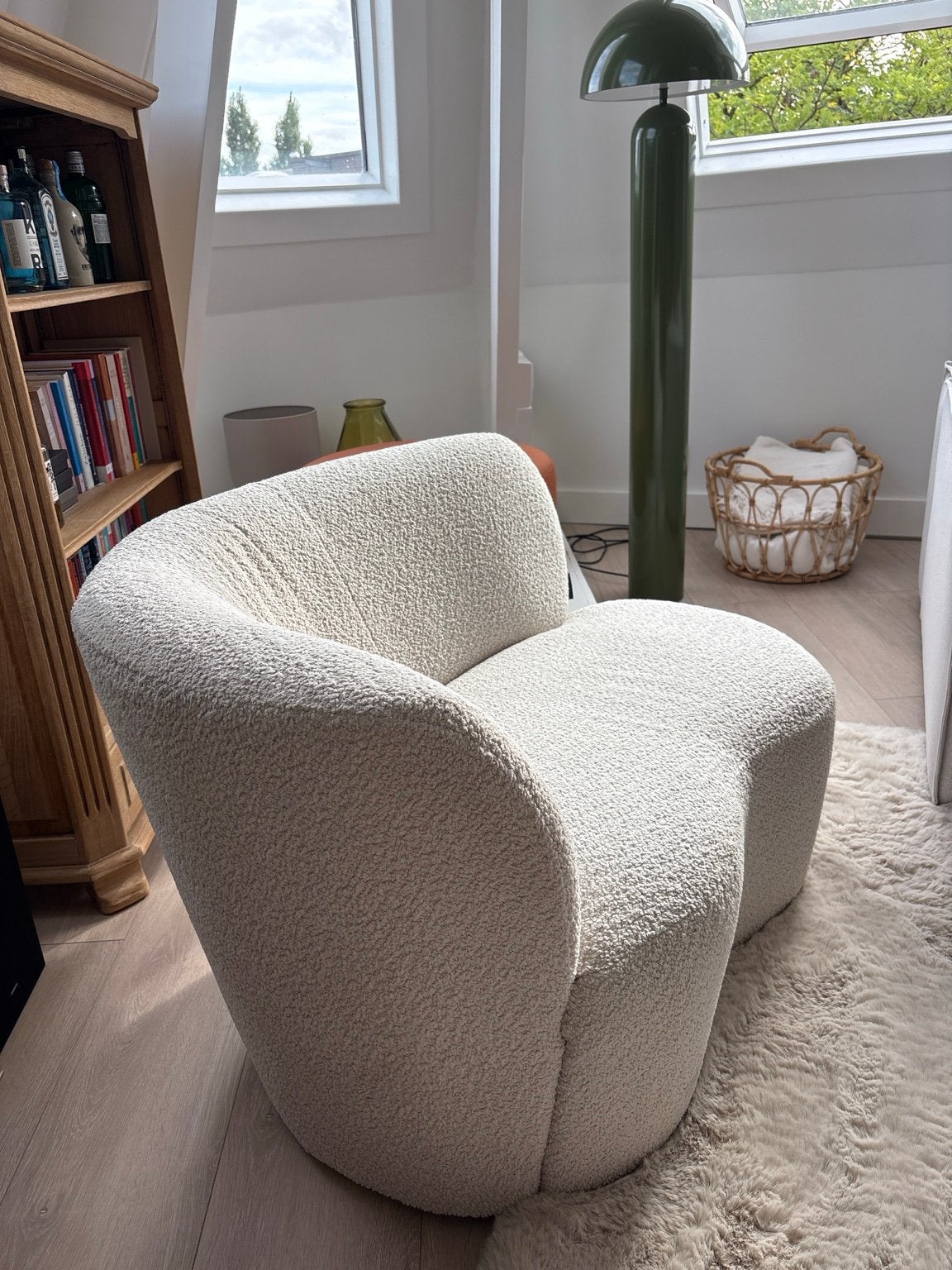 WOOOD Stone fauteuil crème bouclé – leuning links, Ophalen, Eenpersoons, 75 tot 100 cm, Zo goed als nieuw