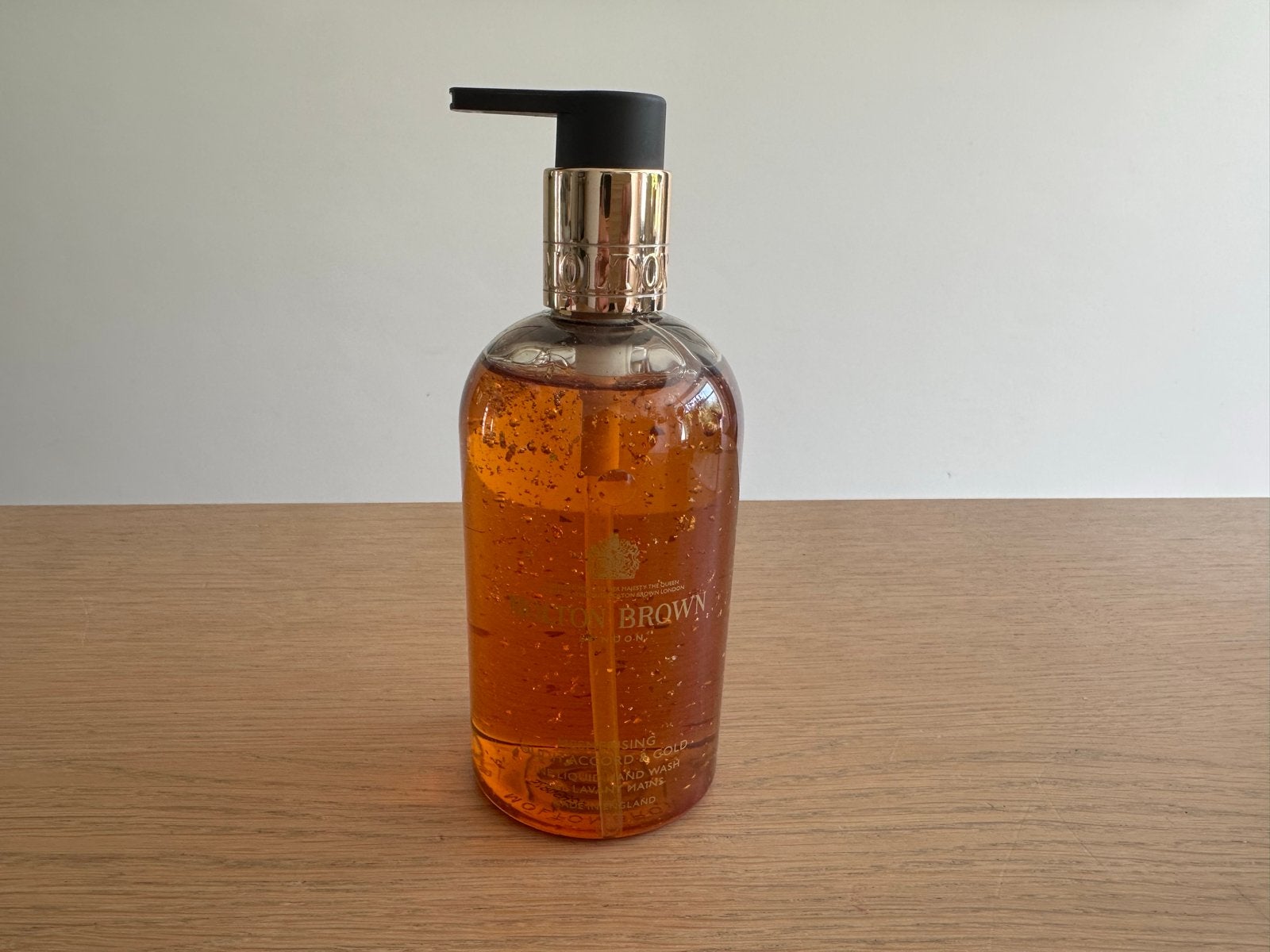 Molton Brown Hand Wash Mesmerising Oudh Accord & Gold 300ml, Sieraden, Tassen en Uiterlijk, Uiterlijk | Lichaamsverzorging, Ophalen of Verzenden