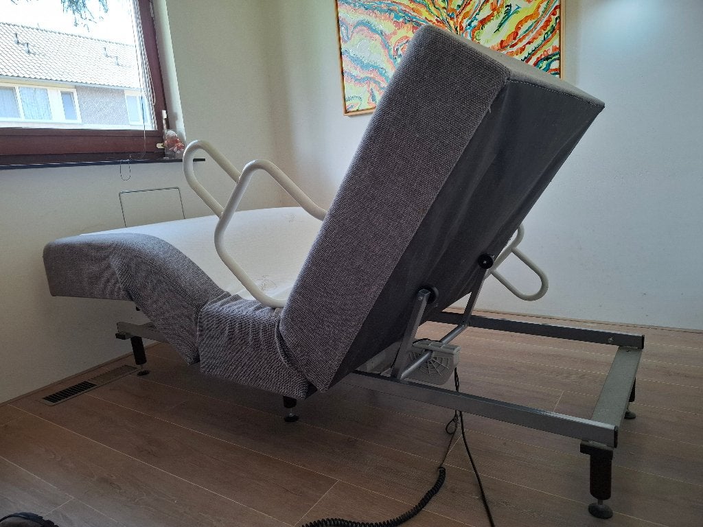 Elektrisch verstelbaar seniorenbed, Huis en Inrichting, Slaapkamer | Bedden, Ophalen, Overige materialen, Eenpersoons, 210 cm