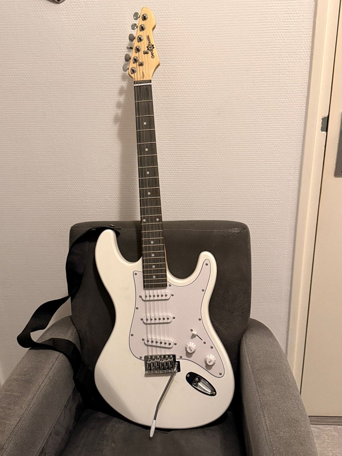 Elektrische gitaar set: gitaar, versterker, pedal,pedalboard, Met versterker, Zo goed als nieuw, Solid body, Ophalen