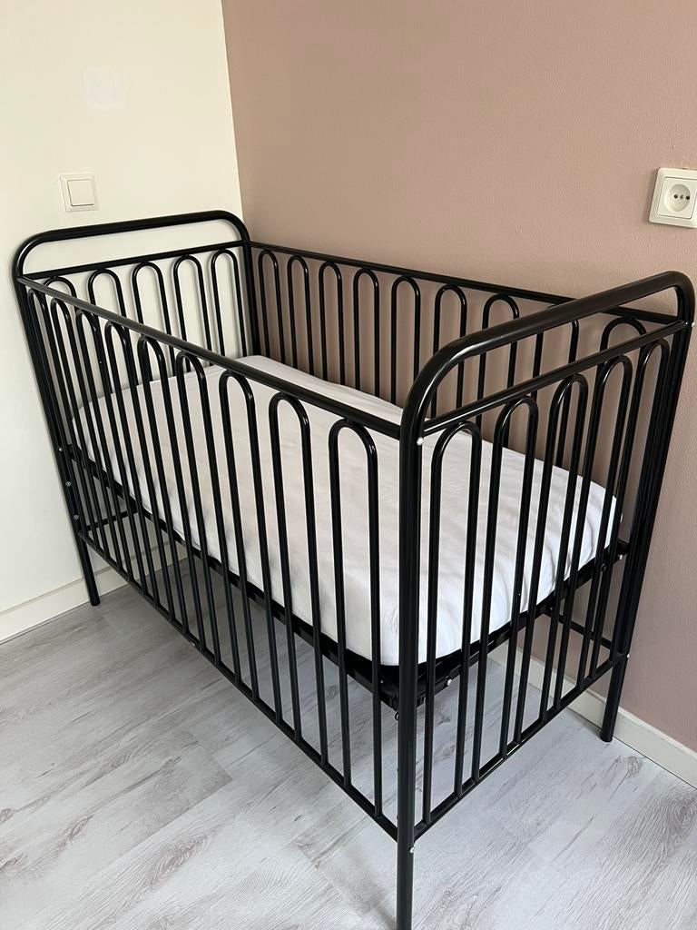 Vintage ledikant inclusief matras, Kinderen en Baby's, Babywiegjes en Ledikanten, Ophalen, Gebruikt, Ledikant